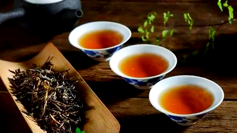 如何用多种方法去除自来水中的异味